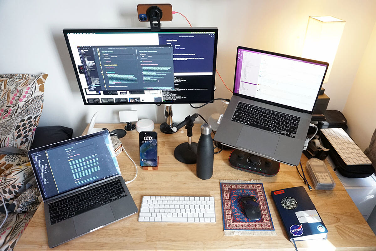 Dann’s desktop. Several items listed in this article are visible.